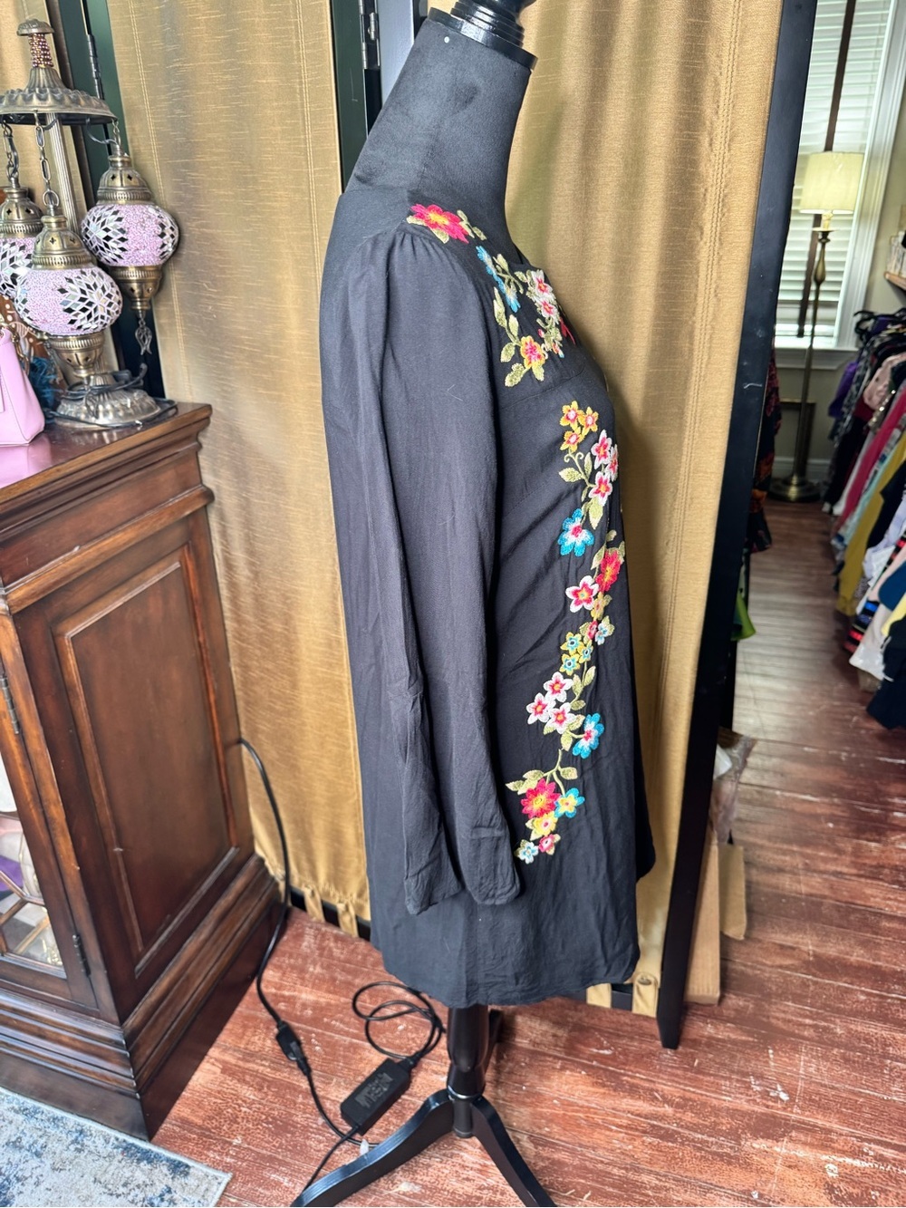 Andre by Unit Embroidered Floral Shift Dress Small Black Boho Tunic Dress - Picture 5 of 9